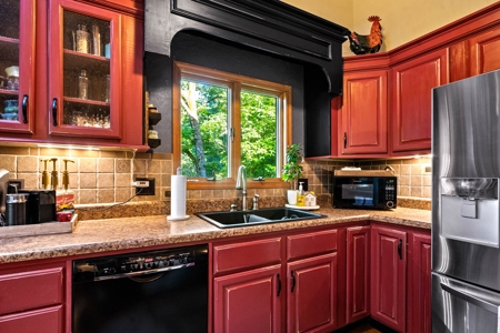 Watauga County Mountain Home for Sale Near Blue Ridge Parkway - image 8