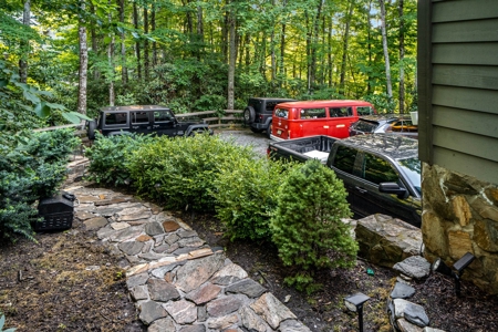 Watauga County Mountain Home for Sale Near Blue Ridge Parkway - image 5
