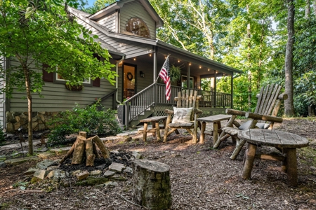 Watauga County Mountain Home for Sale Near Blue Ridge Parkway - image 3