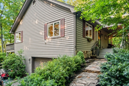 Watauga County Mountain Home for Sale Near Blue Ridge Parkway - image 37