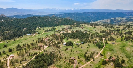 Only 40 Minutes From Fort Collins! - image 33