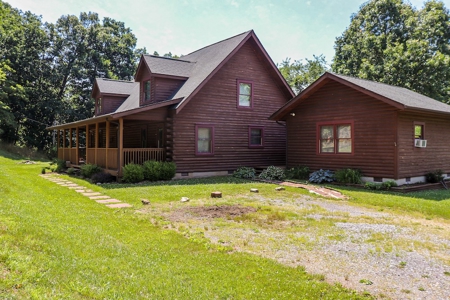 Beautiful Log Home for Sale in Narrows VA! - image 1