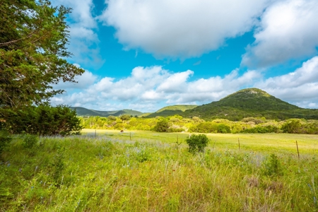 Sabinal Riverfront Ranchette!  Lost Maples 10.03 Acres - image 5