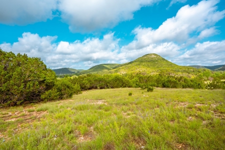 Sabinal Riverfront Ranchette!  Lost Maples 10.03 Acres - image 6