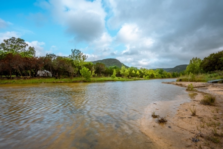 Sabinal Riverfront Ranchette!  Lost Maples 10.03 Acres - image 11