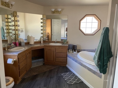 3 bed 2 bath 2199 sq.ft Manufactured home on 1.52 acres - image 11