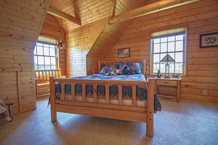 Beautiful Log Home for Sale Anamosa Iowa - image 14