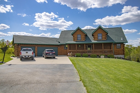 Beautiful Log Home for Sale Anamosa Iowa - image 1