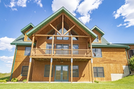Beautiful Log Home for Sale Anamosa Iowa - image 24