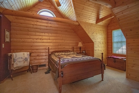 Beautiful Log Home for Sale Anamosa Iowa - image 15