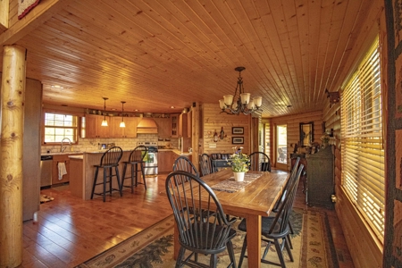Beautiful Log Home for Sale Anamosa Iowa - image 5