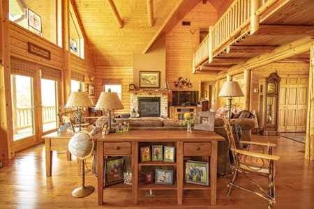 Beautiful Log Home for Sale Anamosa Iowa - image 3