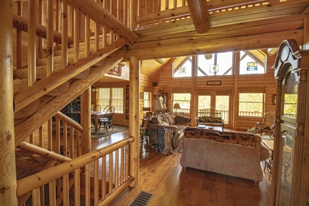 Beautiful Log Home for Sale Anamosa Iowa - image 2