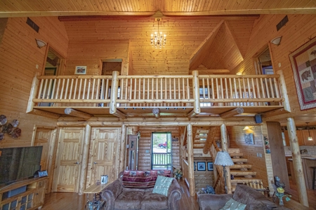 Beautiful Log Home for Sale Anamosa Iowa - image 11