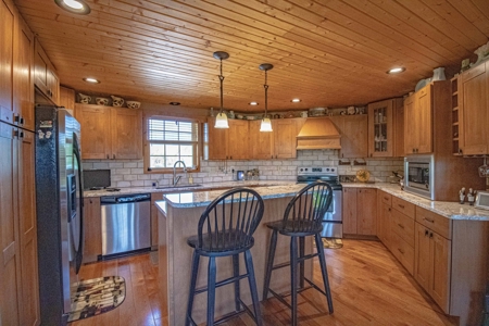 Beautiful Log Home for Sale Anamosa Iowa - image 6