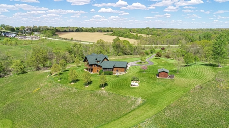 Beautiful Log Home for Sale Anamosa Iowa - image 30