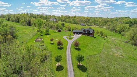 Beautiful Log Home for Sale Anamosa Iowa - image 28