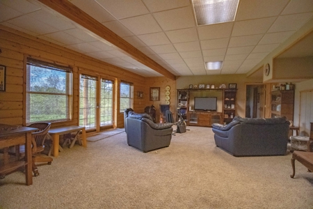 Beautiful Log Home for Sale Anamosa Iowa - image 17