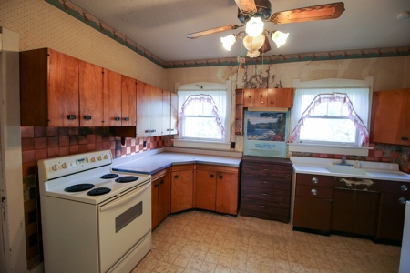 Online Auction Country Home on Acreage Archie, MO - image 13