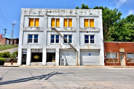 Large Commercial Property in MO - image 2