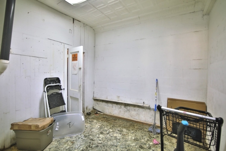 Large Commercial Property in MO - image 10