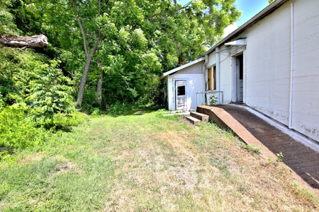 Large Commercial Property in MO - image 30