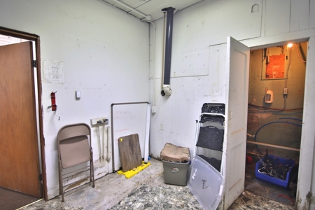 Large Commercial Property in MO - image 11