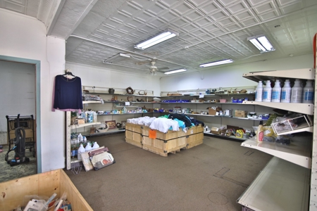 Large Commercial Property in MO - image 8
