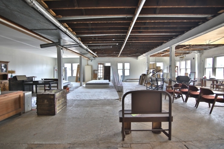 Large Commercial Property in MO - image 18