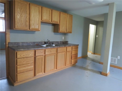 65,936 sq ft Facility with Large Parking Area and Garage - image 4