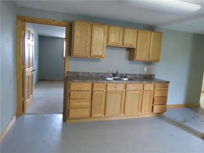 65,936 sq ft Facility with Large Parking Area and Garage - image 5