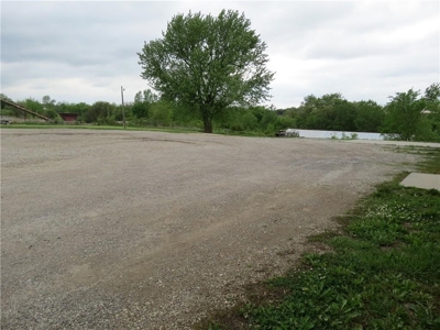 65,936 sq ft Facility with Large Parking Area and Garage - image 13