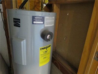 65,936 sq ft Facility with Large Parking Area and Garage - image 15