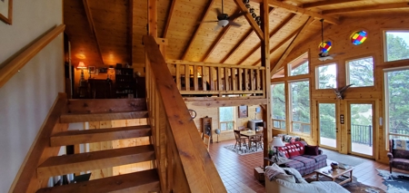 Great Mountain Home with superb amenities - image 11