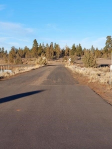 30 +/- acres, borders US Forest Service - image 15