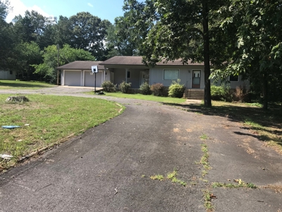 Home minutes from Greers Ferry Lake in Clinton Arkansas - image 2