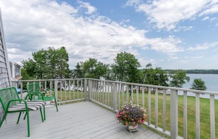 Immaculate Coastal Farmhouse - image 15