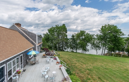 Immaculate Coastal Farmhouse - image 28