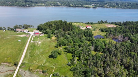 Immaculate Coastal Farmhouse - image 12
