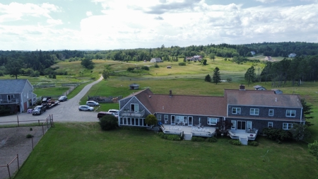 Immaculate Coastal Farmhouse - image 9