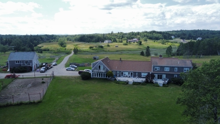 Immaculate Coastal Farmhouse - image 8
