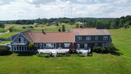 Immaculate Coastal Farmhouse - image 10