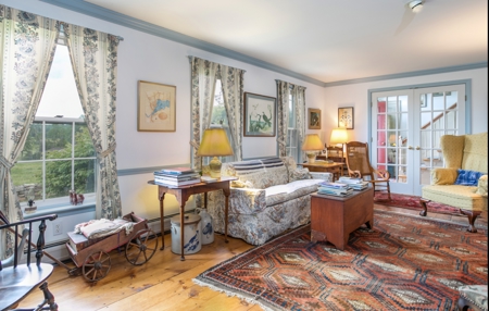 Immaculate Coastal Farmhouse - image 17