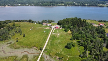 Immaculate Coastal Farmhouse - image 13