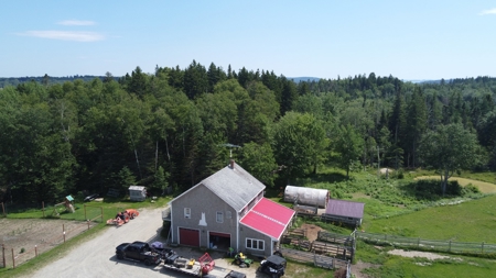Immaculate Coastal Farmhouse - image 3