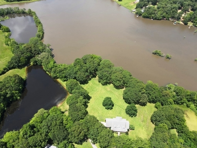 4 Bed/3.5 Bath Waterfront Home for Sale Southwest MS - image 40