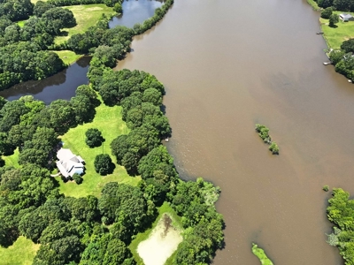 4 Bed/3.5 Bath Waterfront Home for Sale Southwest MS - image 37