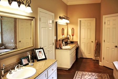 4 Bed/3.5 Bath Waterfront Home for Sale Southwest MS - image 16