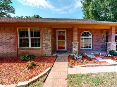 Country Home In Town For Sale Blossom Texas Lamar County - image 3