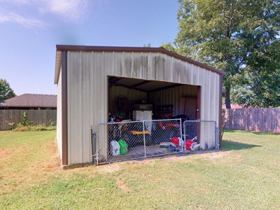 Country Home In Town For Sale Blossom Texas Lamar County - image 21